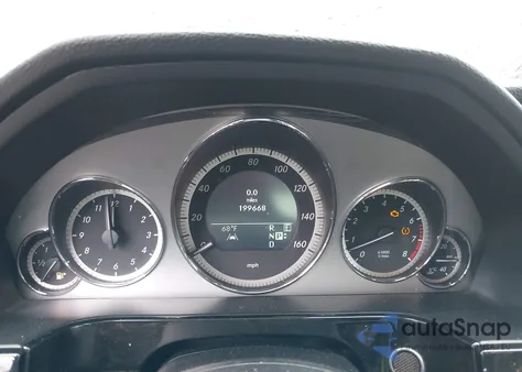 2011 Mercedes-Benz E 550 4Matic из США, поврежденный, VIN WDDHF9ABXBA316045